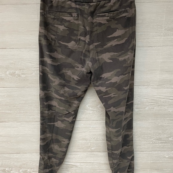 * | Athleta | Camo Farallon Jogger Drawstring Pants. Size 4. - Picture 8 of 14